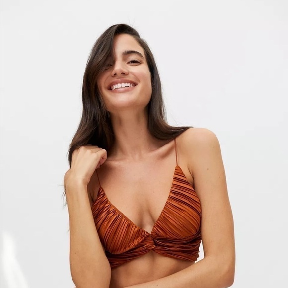 Urban Outfitters Tops - Urban Outfitters Samara Twist-Front Cropped Top